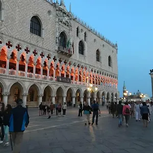 Apartment Ca' Frezzeria, Venice